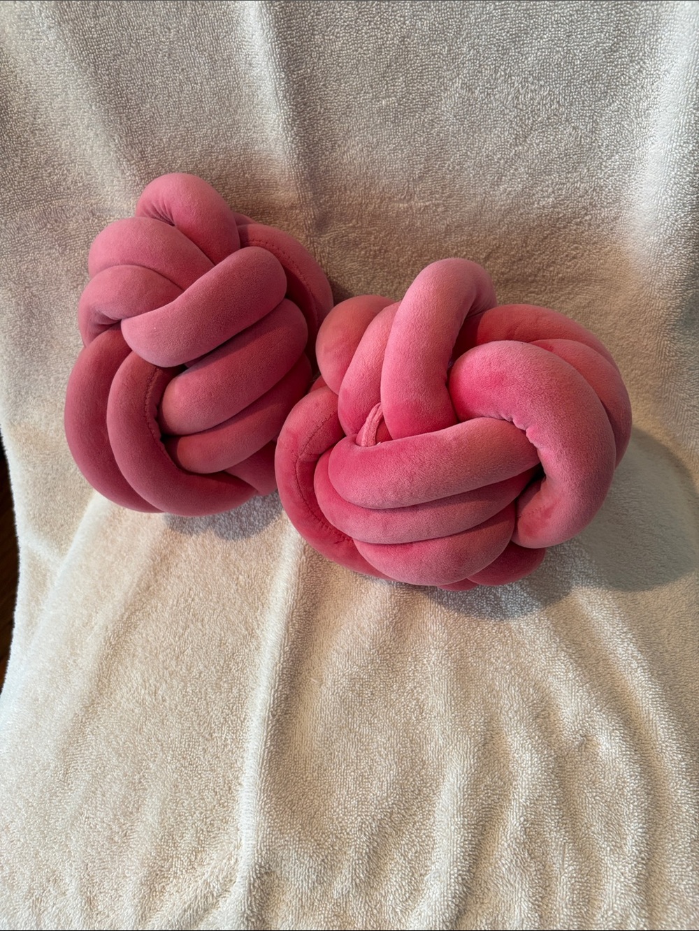 Plush Knotted Ball Pillow - Pink